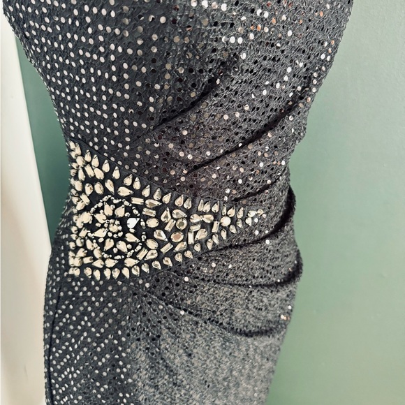 Size 8 Jackie Jon black one shoulder cocktail dress. In excellent condition. - Picture 6 of 9